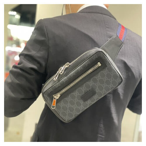 グッチのボディバッグ