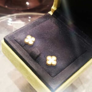 ヴァン クリーフ&アーペル スウィートアルハンブラ ピアス ホワイトシェル K18 ARA44800/JE187321
